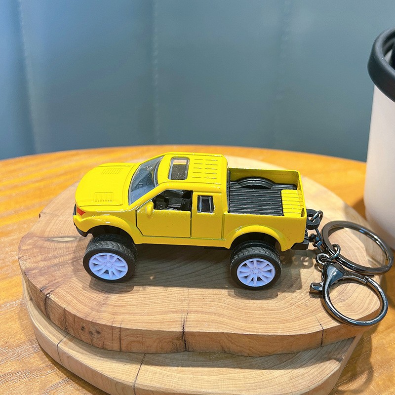 Aleación combinación Jeep Tire hacia atrás modelo de coche llavero bicicleta colgante creativo motocicleta bolsa llavero