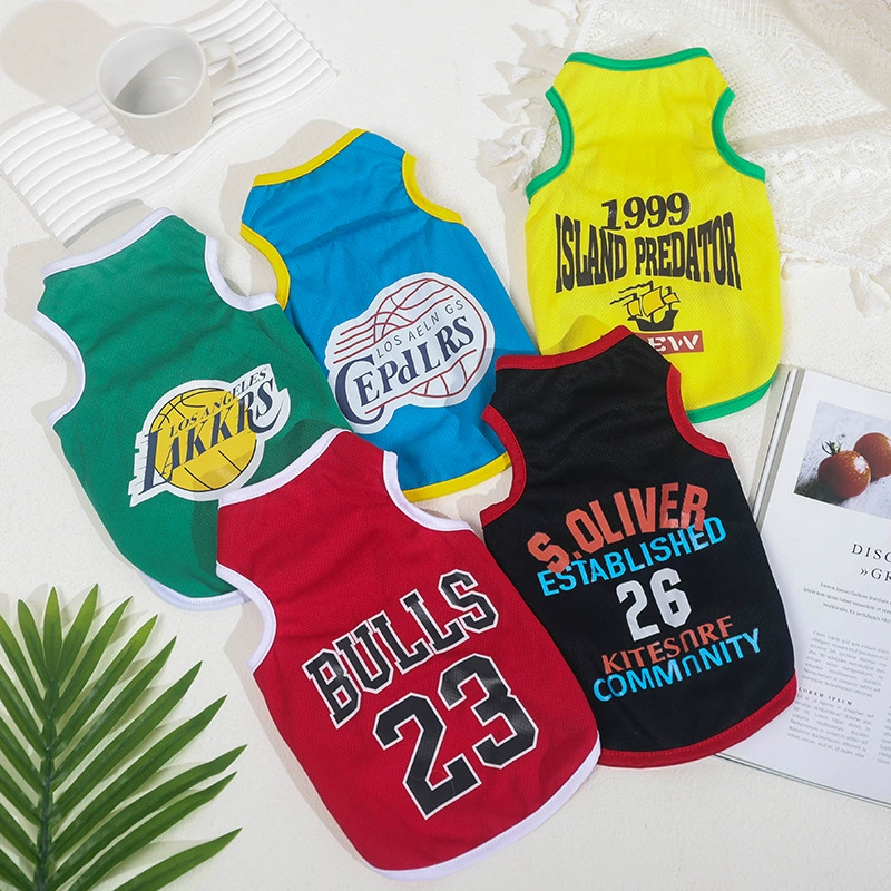 Дышащий баскетбольный костюм для домашних животных Летняя новая одежда для домашних животных Быстросохнущая одежда Маленькие и средние собаки Спортивная модная одежда в западном стиле Собака