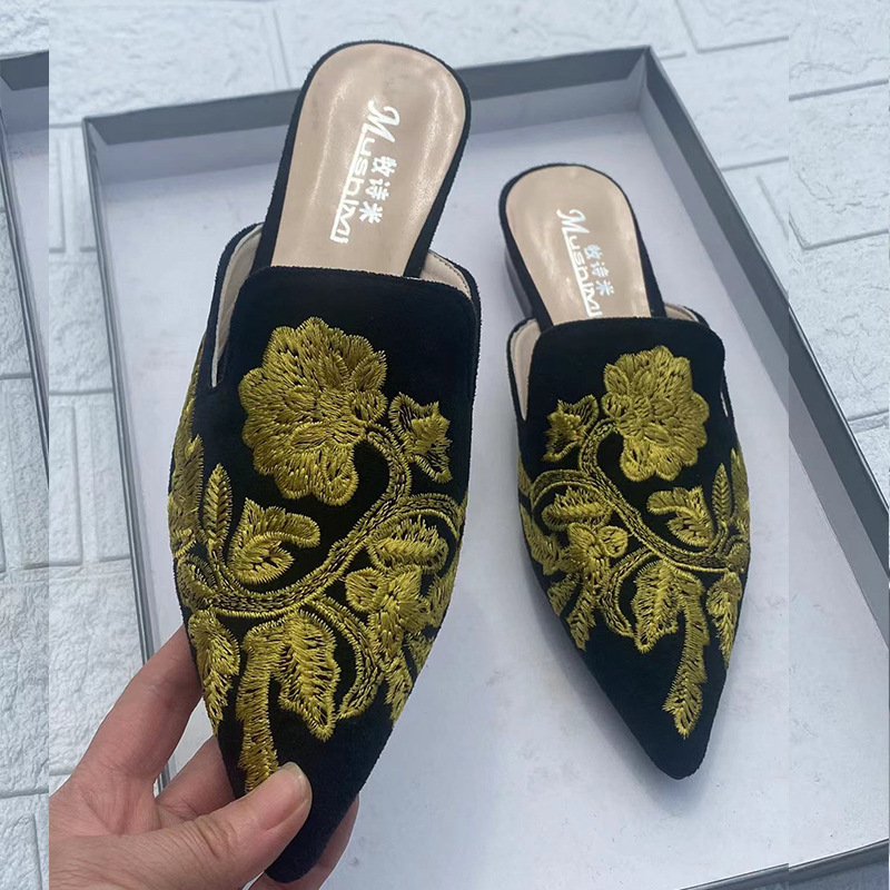 2023 primavera nuevo bordado étnico flor grande talón plano transfronterizo británico cómodo puntiagudo perezoso medio zapatillas zapatos de mujer