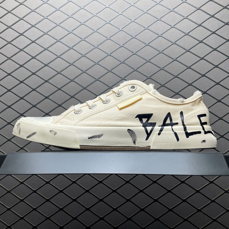 Paris-style distressed canvas shoes, men's graffiti-worn vulcanized sneakers, retro casual shoes for couples, new style