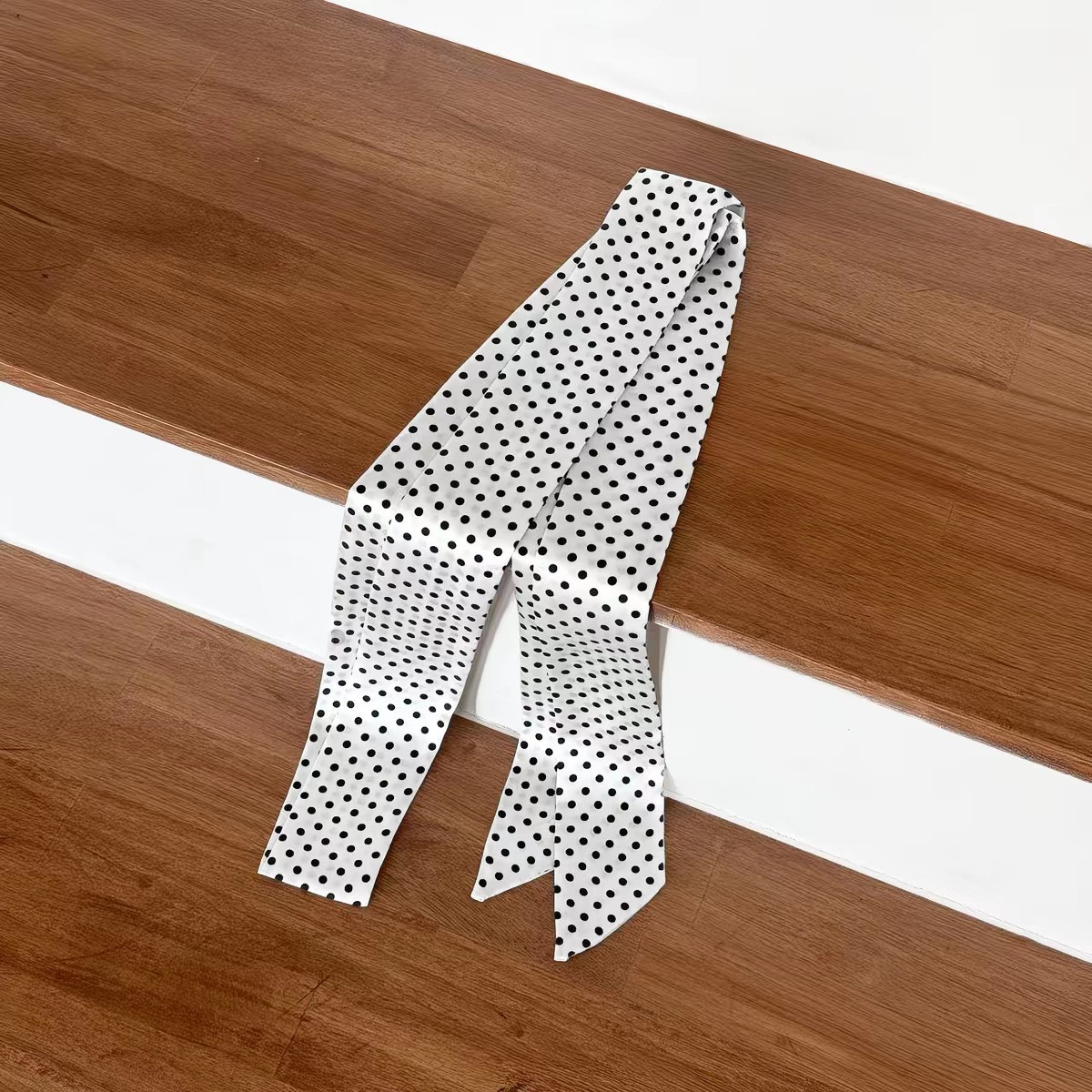 폴카 도트 화이트 실크 스카프