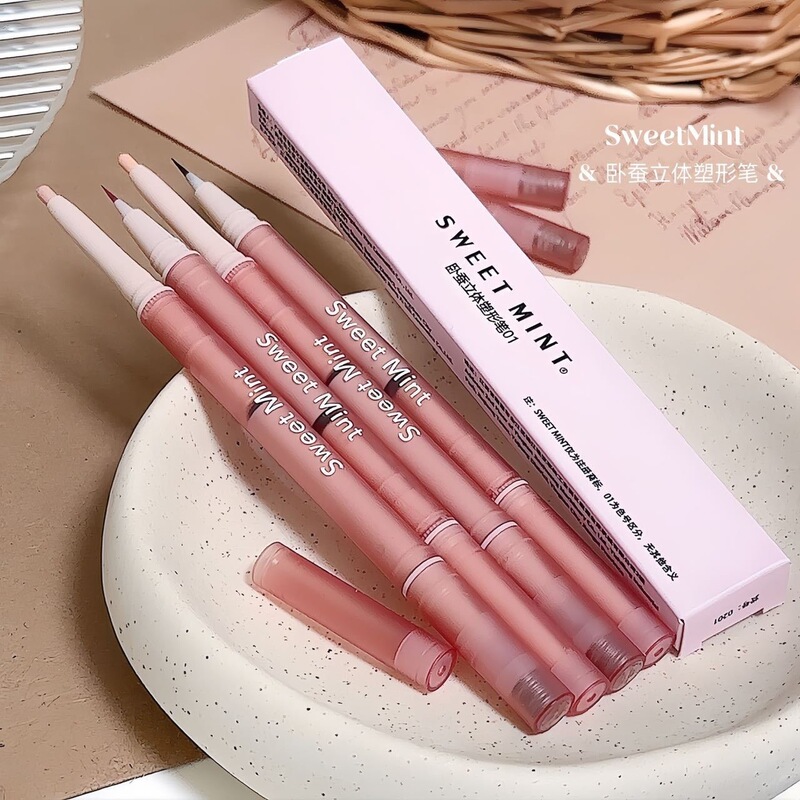 Sweet Mint Eye Contouring Pen for Enhancing Eye Shadow and Creating a Smooth, Plump Effect Sweet Mint Eye Contouring Pen for Enhancing Eye Shadow and Creating a Smooth, Plump Effect
