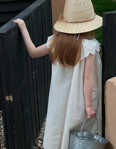 2024 new summer girls' lace collar sleeveless dress will be released after the new year, Korean children's embroidered vest dress