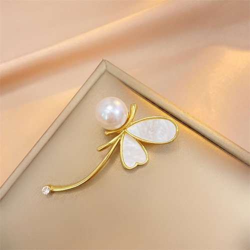 Internet celebrity butterfly anti-exposure buckle dragonfly bead brooch high-end collar pin women's suit temperament corsage pin accessories