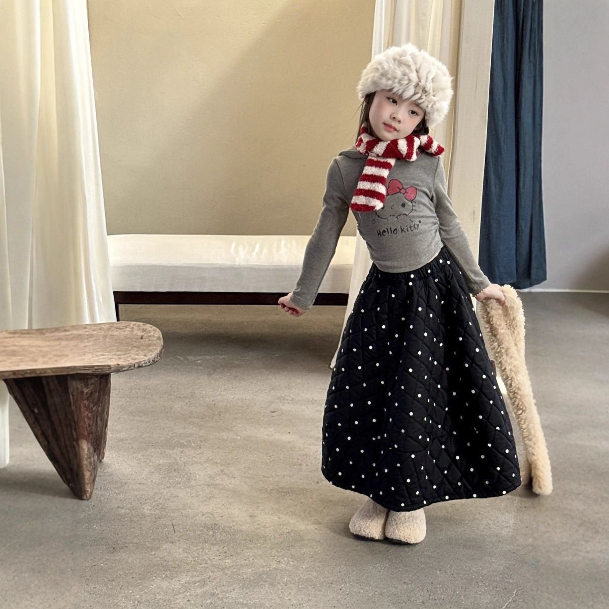 Niñas gruesas y cómodas falda de punto de invierno 2025 nuevos productos coreanos para niños puntos calientes A-shape falda larga de moda image 3