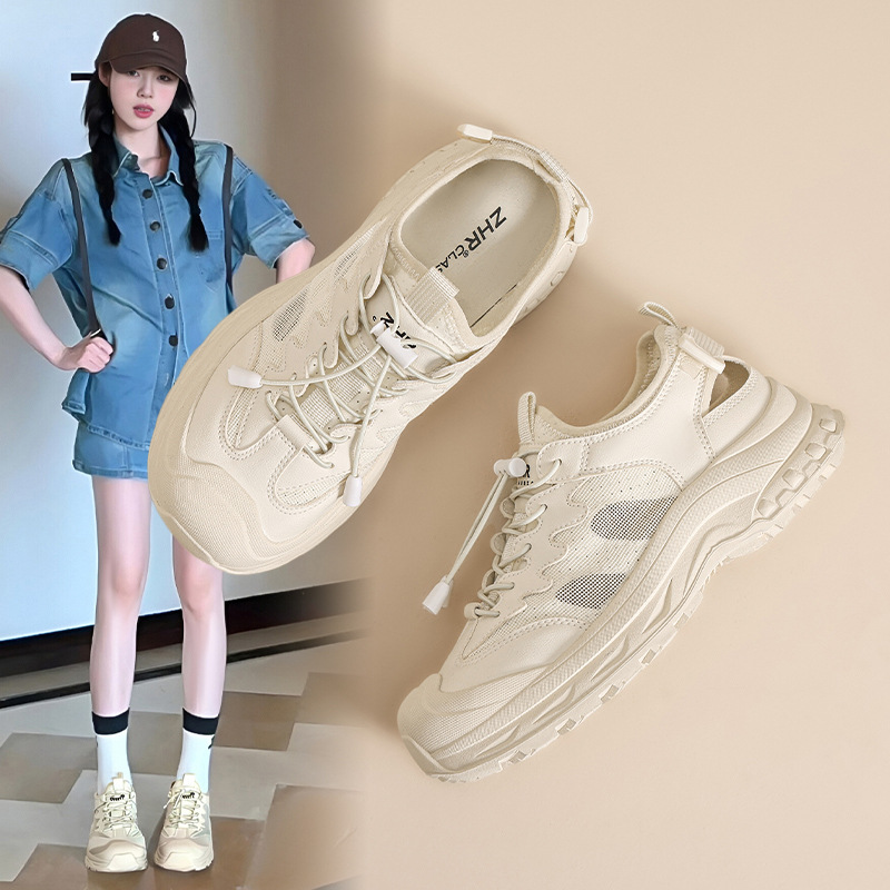Chất liệu Vải mesh thoáng khí, đế EVA mềm