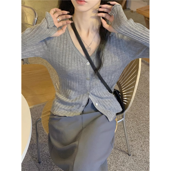 회색