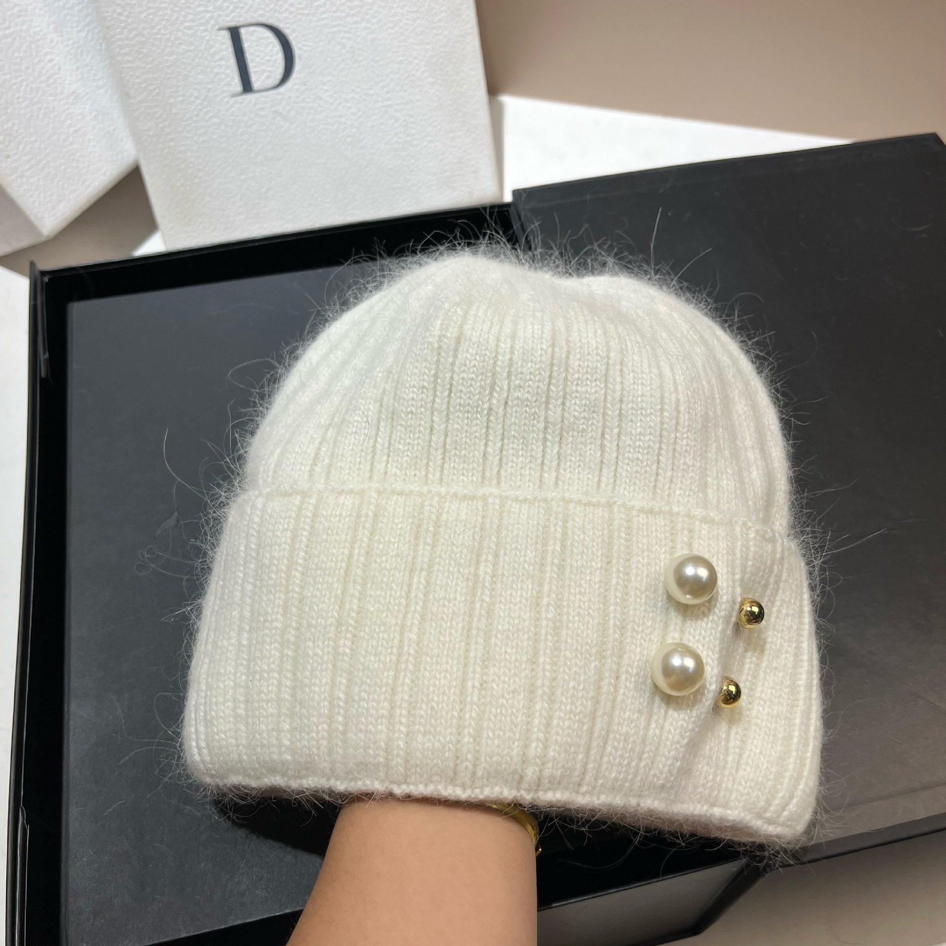 Winter Neue Kleine Duftenden Stil Perle Kaninchen Haar für Frauen, Mode Nordic Wärme Gestrickte Kopf Kalten Hut Trendy_voghion.com