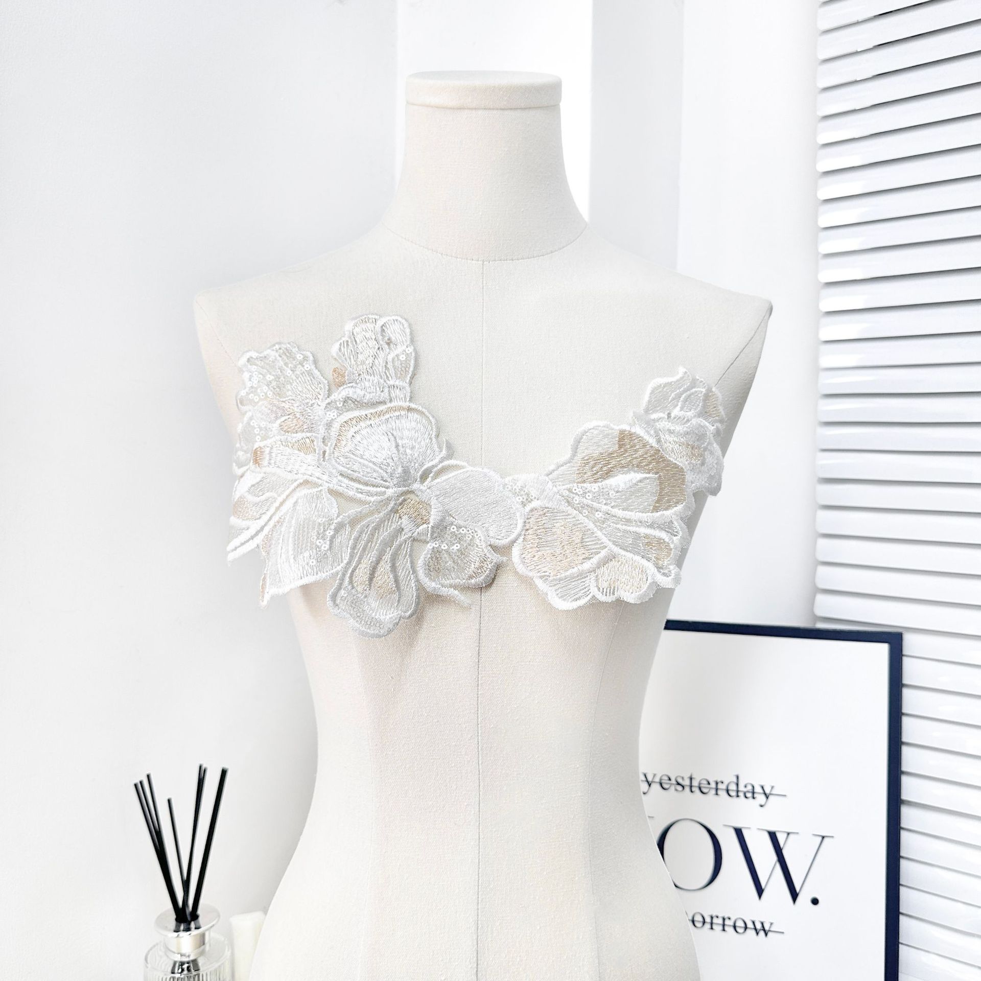 Tejido bordado encaje blanco hueco tela de encaje vestido cuello puño accesorios de decoración DIY tela hecha a mano image 6