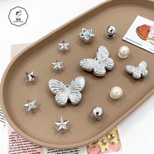 Cross-border hot-selling hole shoes diy accessories fashion bear ins Amazon hot-selling accessories hole shoes flower high-end sense