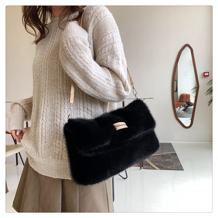 This year's popular Korean version of for women in 2023, new trendy large capacity single shoulder crossbody plush_voghion.com