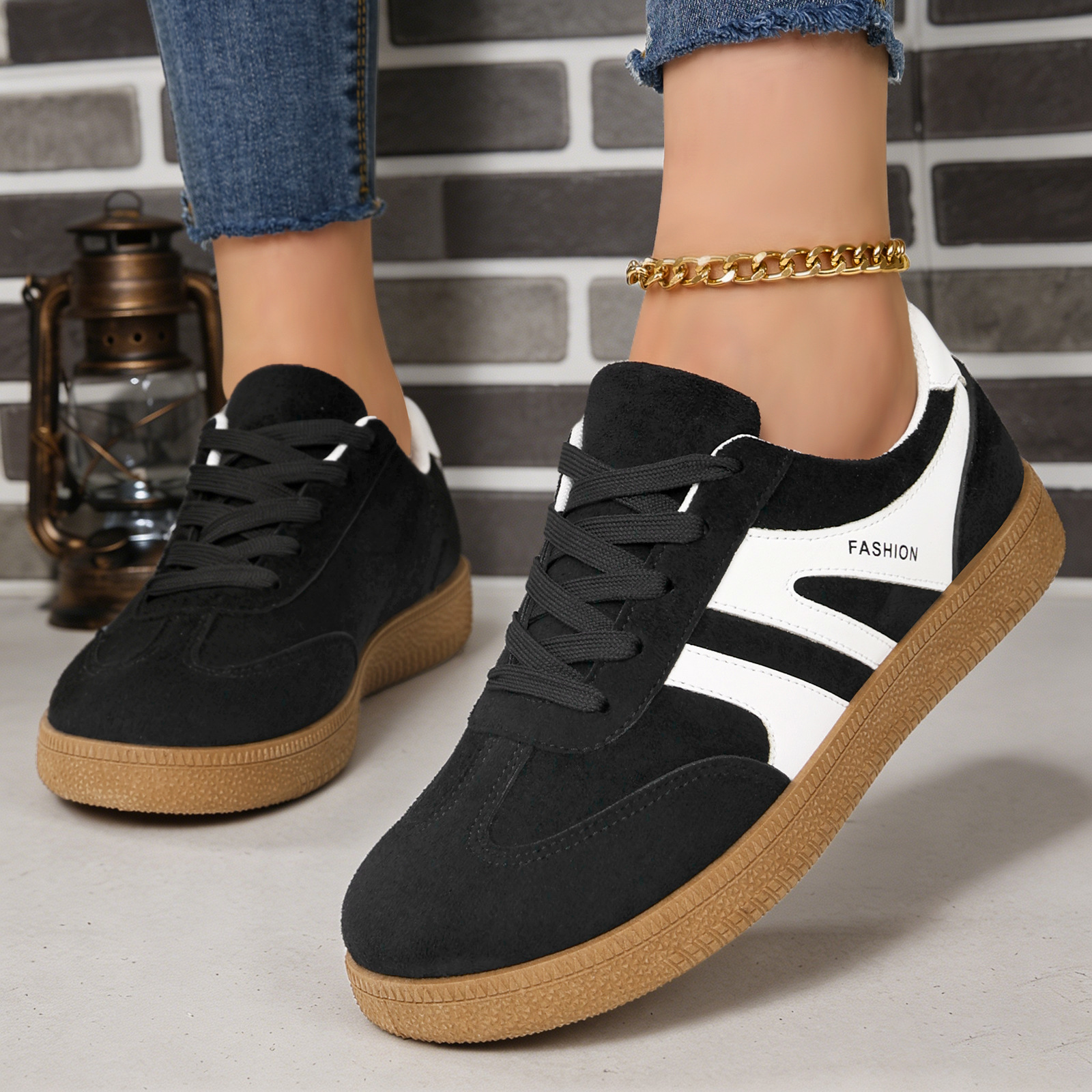 Zapatos de mujer verano 2026 nuevo estilo transfronterizo ancho versátil zapatos casuales suaves de moda zapatos deportivos de entrenamiento de lazos