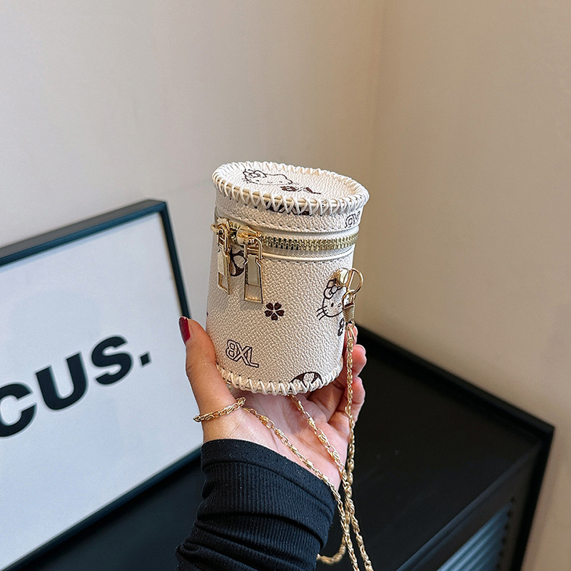 흰색 소재 가방