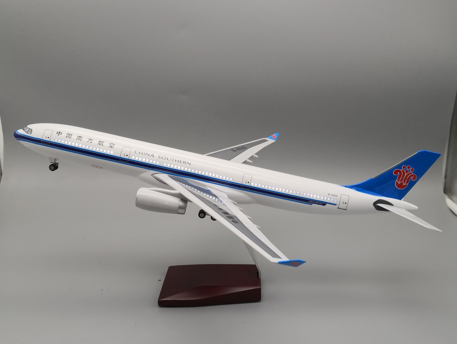 Emirates Scale 1:160 46cm A380 Emirates Modelo de avión de simulación ligera