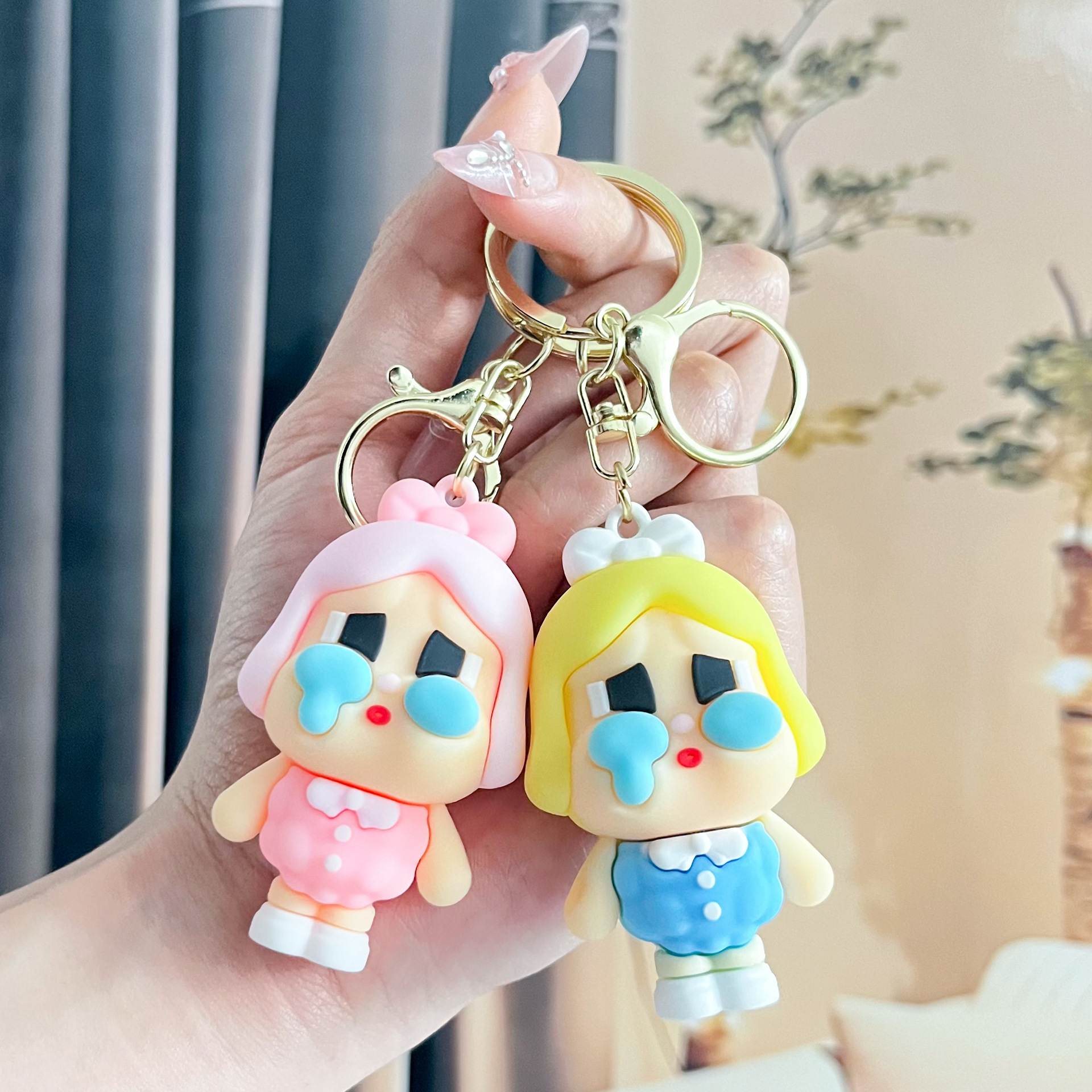 Nuevo llavero de muñeca de lágrima linda muñeca de dibujos animados de goma suave llavero de coche bolso de regalo de moda colgante
