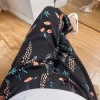 Black -bottomed small floral