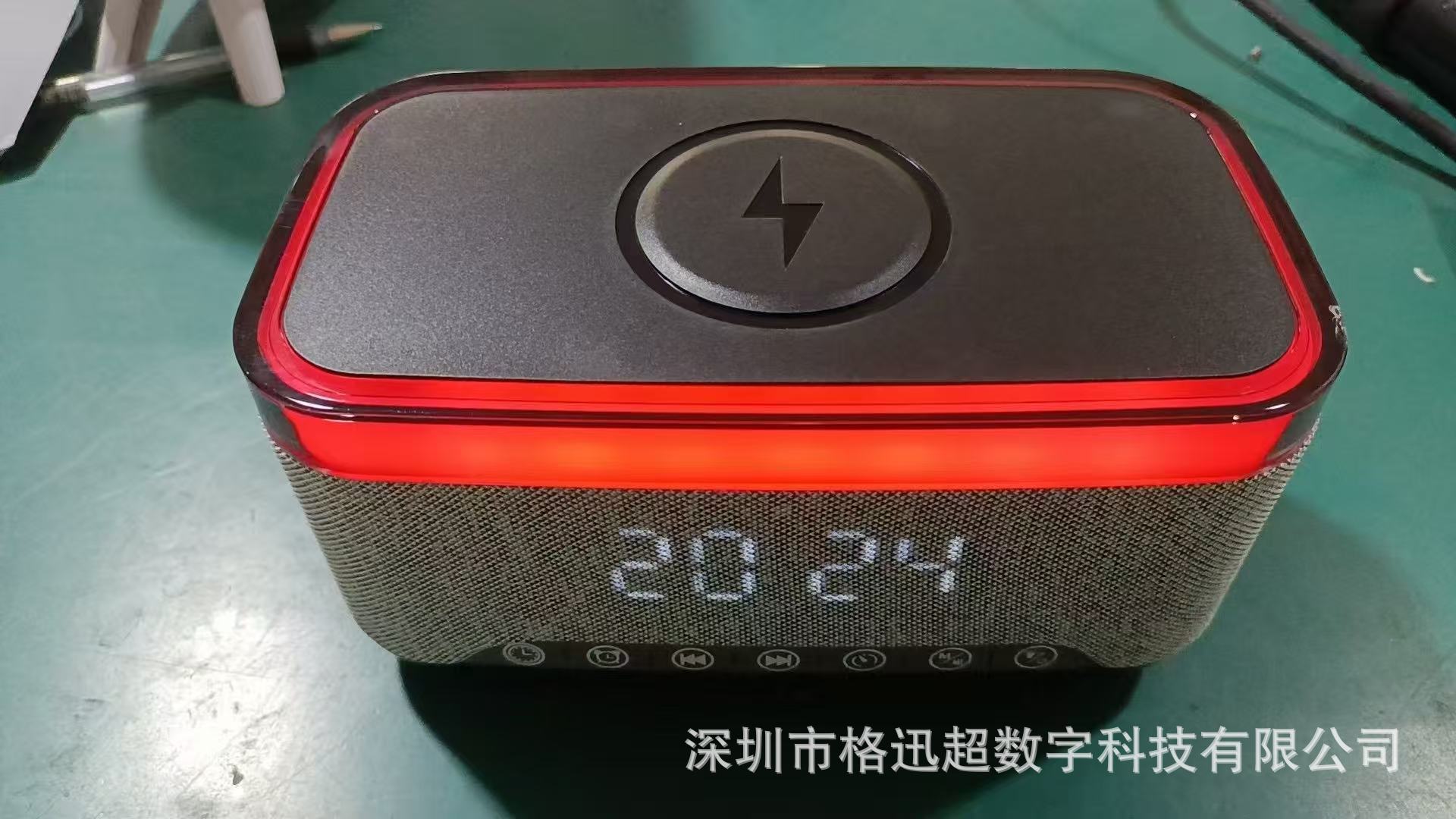 Nuevo transfronterizo A911 inteligente inalámbrico cargado altavoz Bluetooth pantalla reloj despertador de alta potencia luz de atmósfera sonido