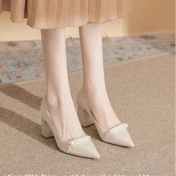 Beautiful Satin High-Heeled Shoes with a Refined Look, Chunky Heels, White Qipao Shoes, Bridesmaid Shoes, Women's Daily Wedding Shoes, Women's Bridal Shoes Beautiful Satin High-Heeled Shoes with a Refined Look, Chunky Heels, White Qipao Shoes, Bridesmaid Shoes, Women's Daily Wedding Shoes, Women's Bridal Shoes