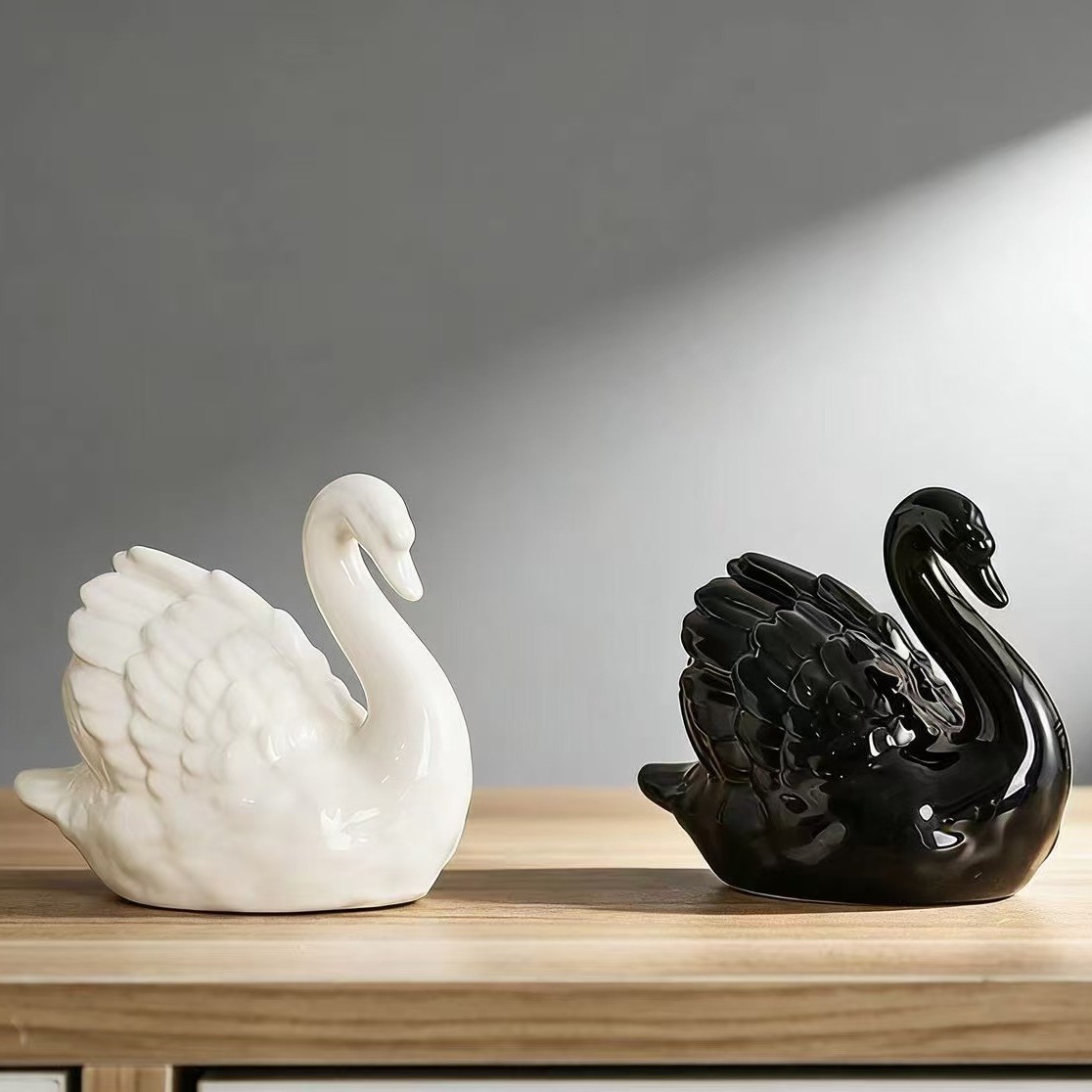 Black and White Swan Ornaments, Accessible Luxury Opening Housewarming Gifts, Home Decorations, Nordic Company Gift Factory Supplies New Models