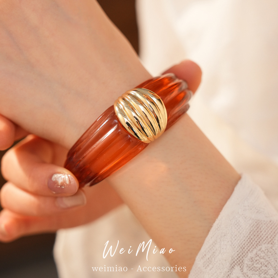 Europa y los Estados Unidos transfronterizos viento de resina estriado brazalete de nicho exagerado personalidad pulsera ligera de lujo alta sensación de joyería al por mayor