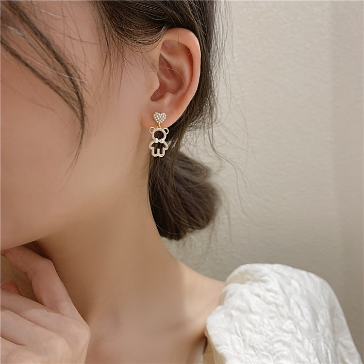 Title 5, Orecchini a forma di orsetto con cuore e perla,...