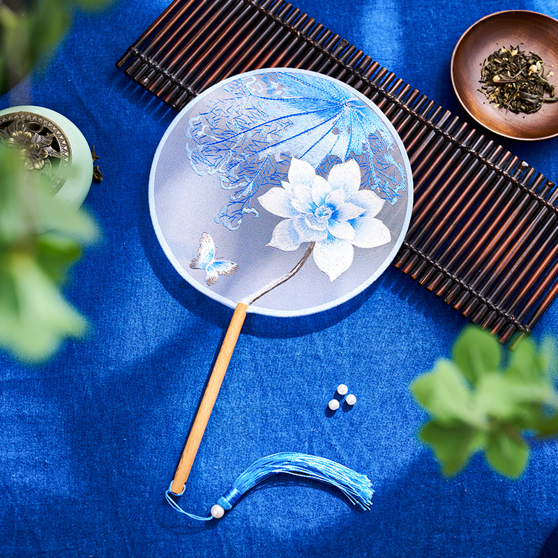 Ventilador antiguo grupo de estilo femenino Fan tradicional Su bordado doble cara bordado estilo chino Cheongsam Ventilador antiguo Suzhou danza