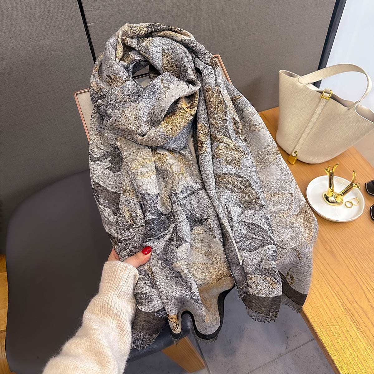 Kasjmier sjaal voor dames, luxe winteraccessoire en warme cape_voghion.com