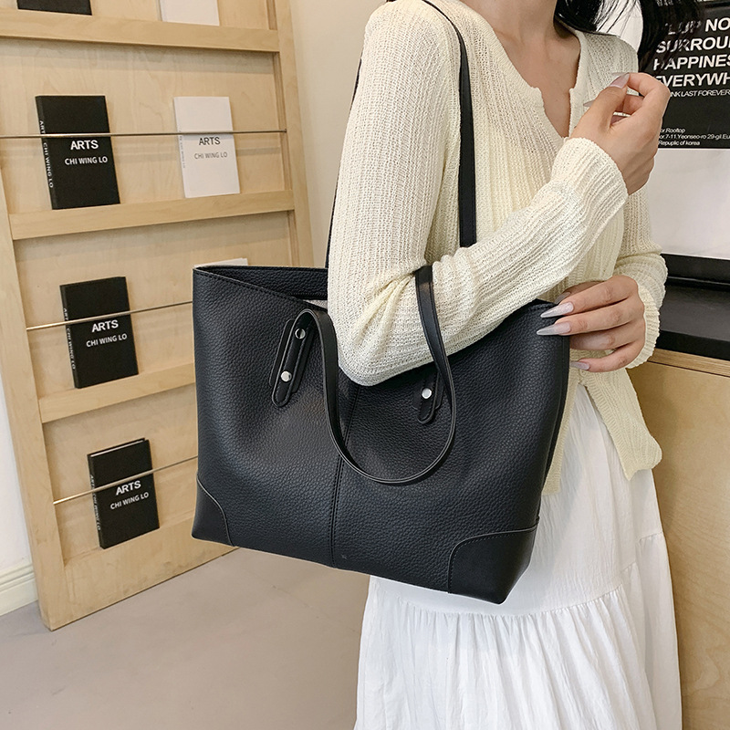 2024 가을과 겨울 새로운 토트 백 하이 엔드 센스 대용량 패션 캐주얼 어깨 가방 여성 통근 핸드백