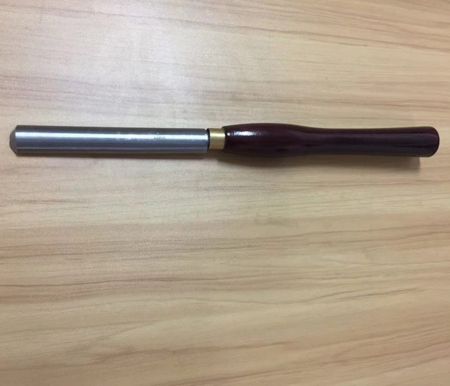 빨간색 손잡이가있는 큰 반원