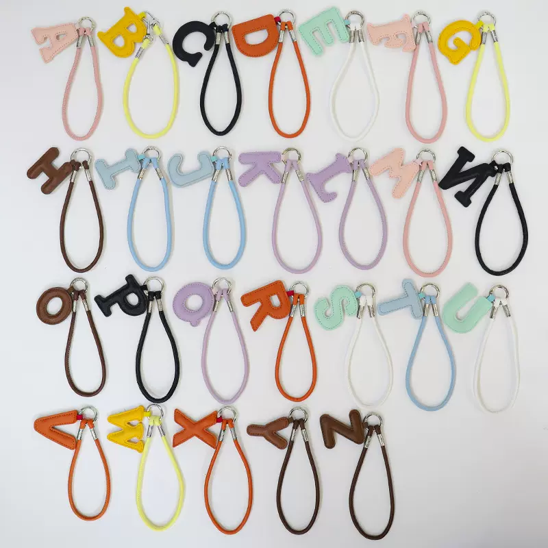 华阳新款PU皮革26个英文字母钥匙扣彩色皮革流苏单个字母挂绳挂件