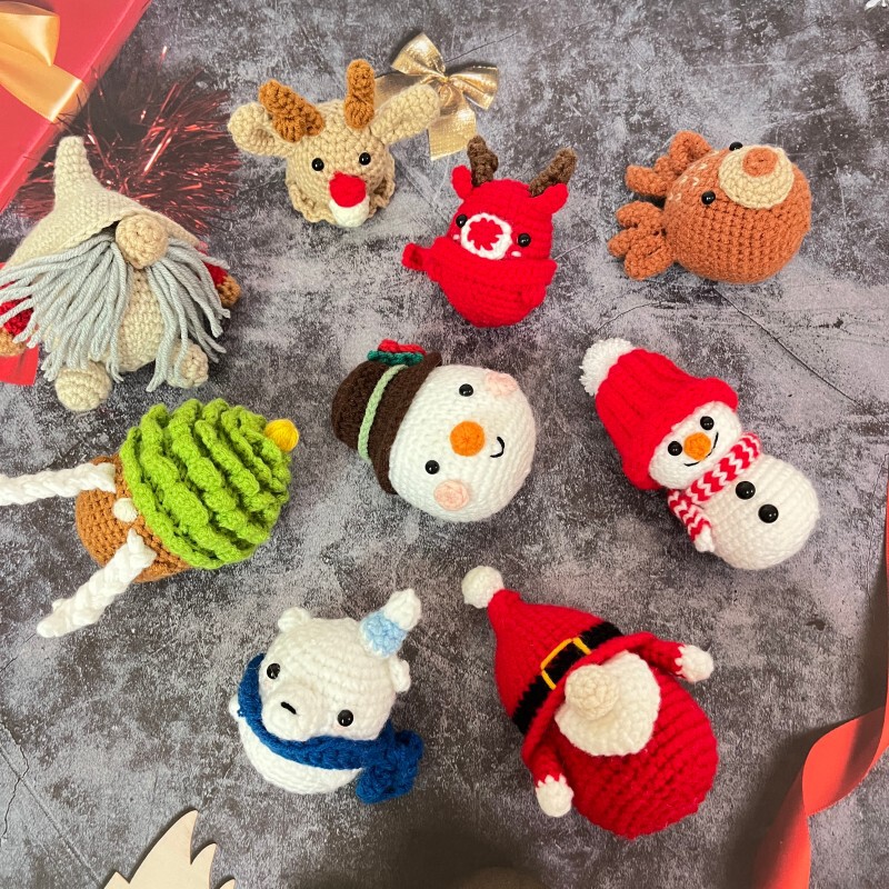 Hot-Selling Wool Crocheted Christmas Doll Finished Ornaments Decorative Knitted Christmas Tree Dwarf Snowman Doll Gift Giving