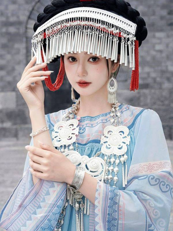 2025年新款少数民族彝族服装云南旅拍凉山火把节纯欲写真摄影套装|undefined