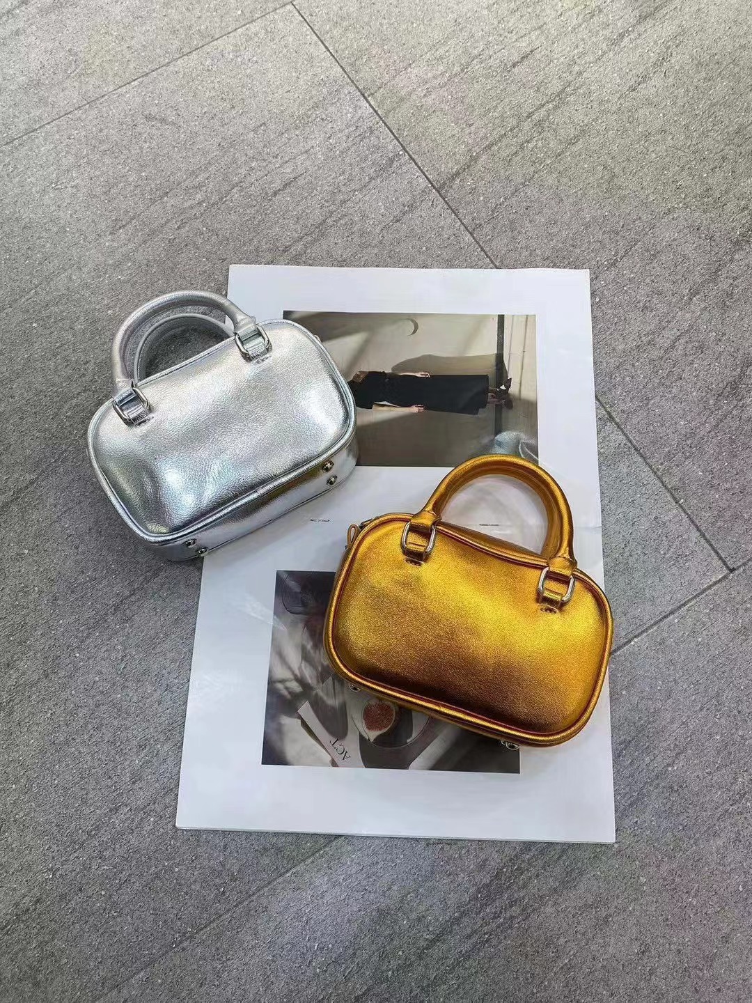 2024 Vår/Sommer Ny, fasjonabel, allsidig, gull- og sølvfarget liten, firkantet crossover-veske med mobiltelefon, trend for dame_voghion.com