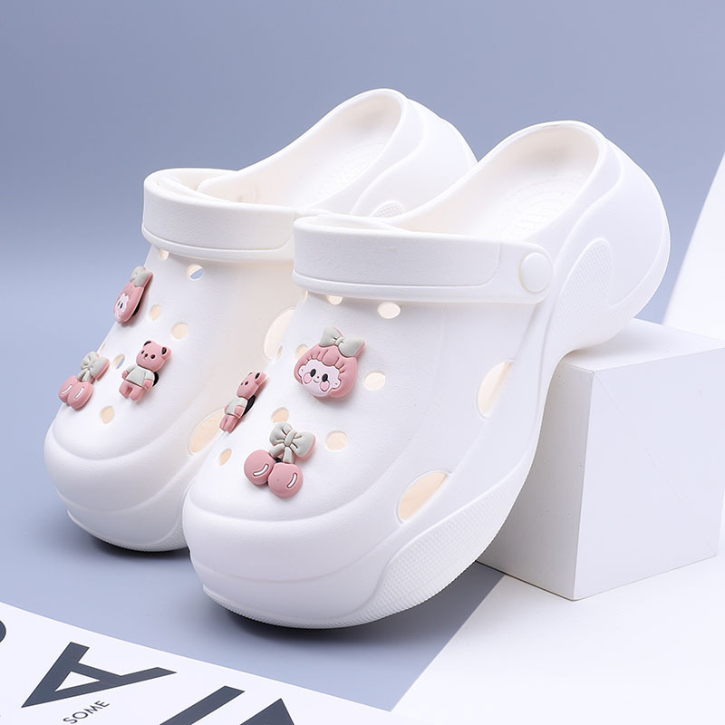 Nuevos productos de primavera y verano, zapatos de mujer sencillos y de moda, zapatos de bricolaje, accesorios de flores, suela gruesa, zapatos de nube Baotou de dos prendas