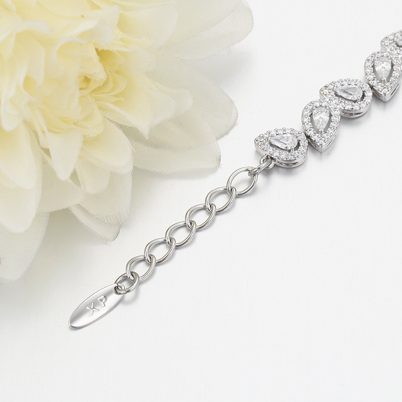 Xuping estilo simple incrustación de joyas preciosas artificiales pulseras de aleación de cobre chapado gotas de agua blanca lujosa ligera joyas al por mayor