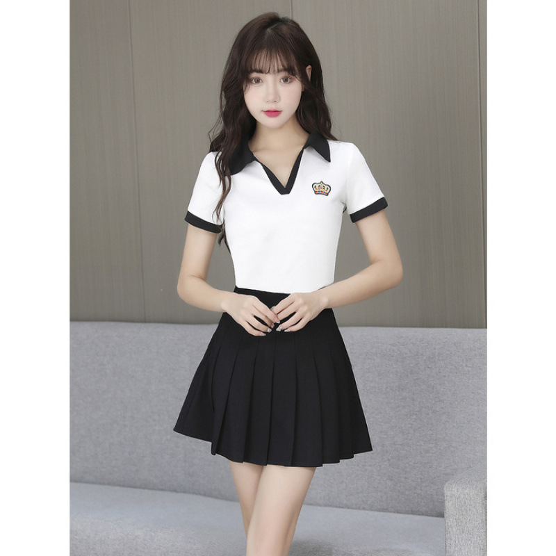 화이트 탑 + 블랙 스커트 (핫스타일 추천)