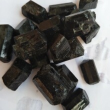 电气石厂家批发黑色晶体电气石颗粒 汗蒸房用 托玛琳石粉 现货