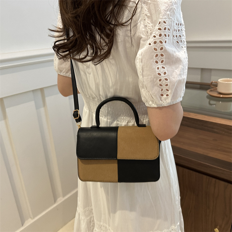 Este año, bolsos populares de color de contraste para mujeres 2024, bolsos de mochila de textura de moda de verano, bolsos de mano para mujeres