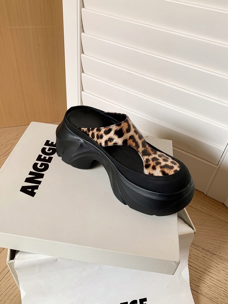 Dép sandal nữ da thật họa tiết da báo đế xuồng cao gót 9 cm — Trang chủ, màu đen, bạc chi tiết 30