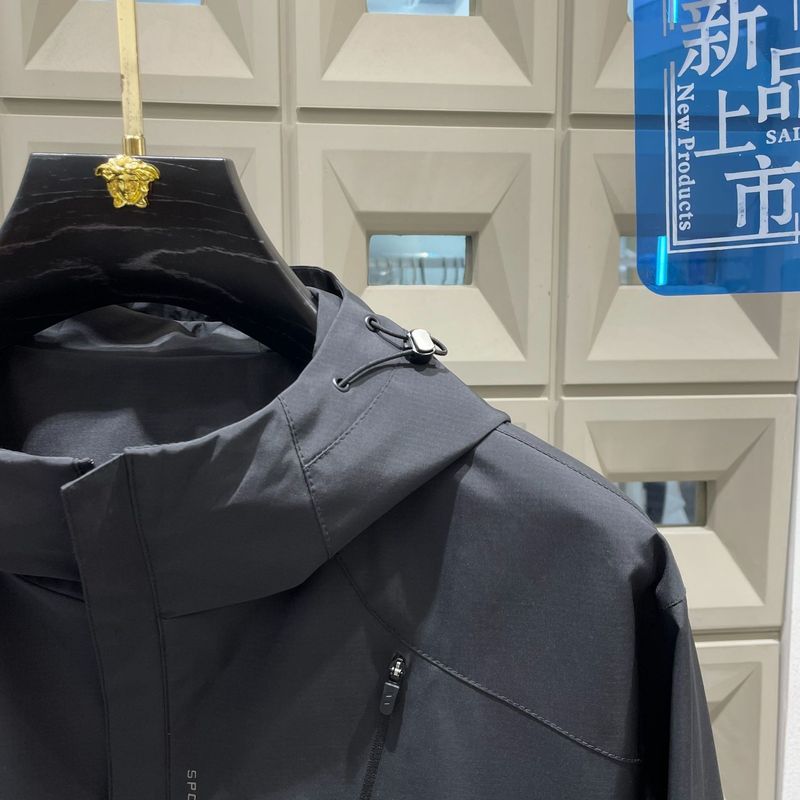 2025年秋季新款男士户外休闲防风防水连帽冲锋衣外套日常时尚百搭|undefined