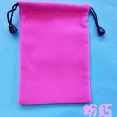 ピンクのベルベットバッグのぬいぐるみの収納袋には、ベルベットバッグが入っています