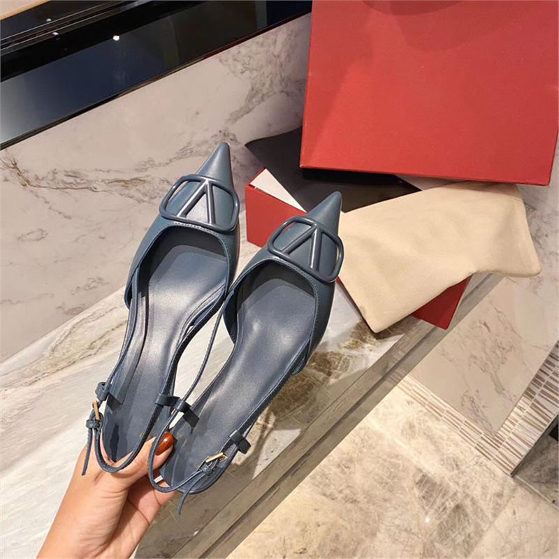 Hong Kong zapatos de tacón alto para mujeres 2025 verano nuevo punto desnudo zapatos de tacón delgado nicho francés sandalias de cabeza