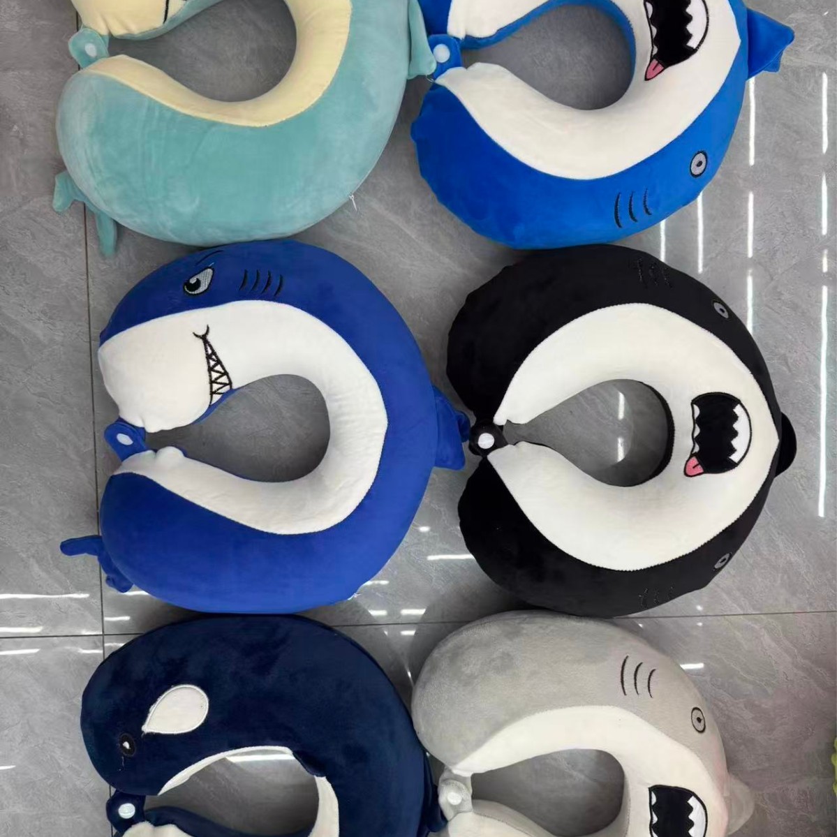 Almohada en forma de U al por mayor transfronteriza de algodón de memoria doble pico desmontable una variedad de almohada de siesta en avión almohada portátil de protección del cuello almohada