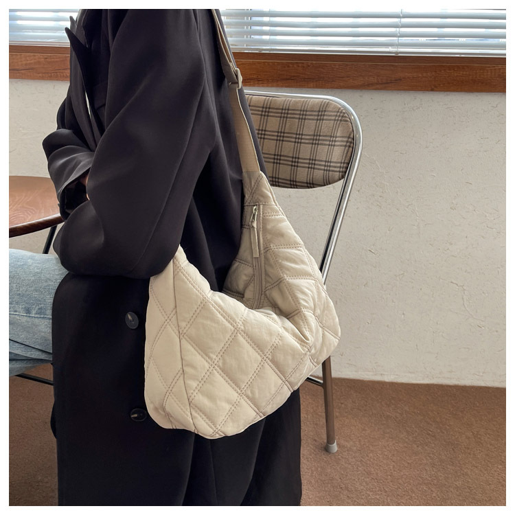 Fashion Style Dumpling Shape Shape Large Size Women's Large All Seasons Nylon Lingge Fashion Dumpling Shape Zipper Shoulder Bag