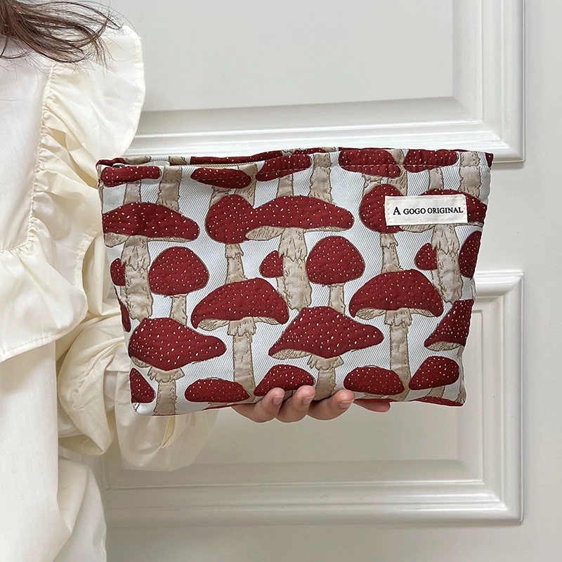 Capacious cosmetic bag, three‑dimensional travel organizer with zipper, stylish printed patterns