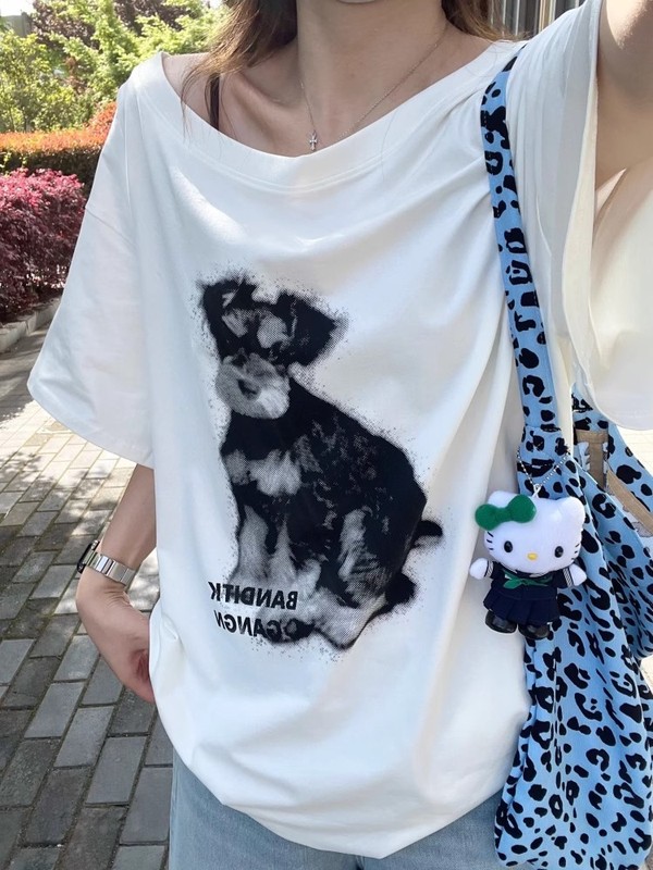 ワンラインカラーショルダー半袖Tシャツレディース2025年夏新作人気ルーズレイジースタイル甘くてクールなオフショルダートップイン|undefined