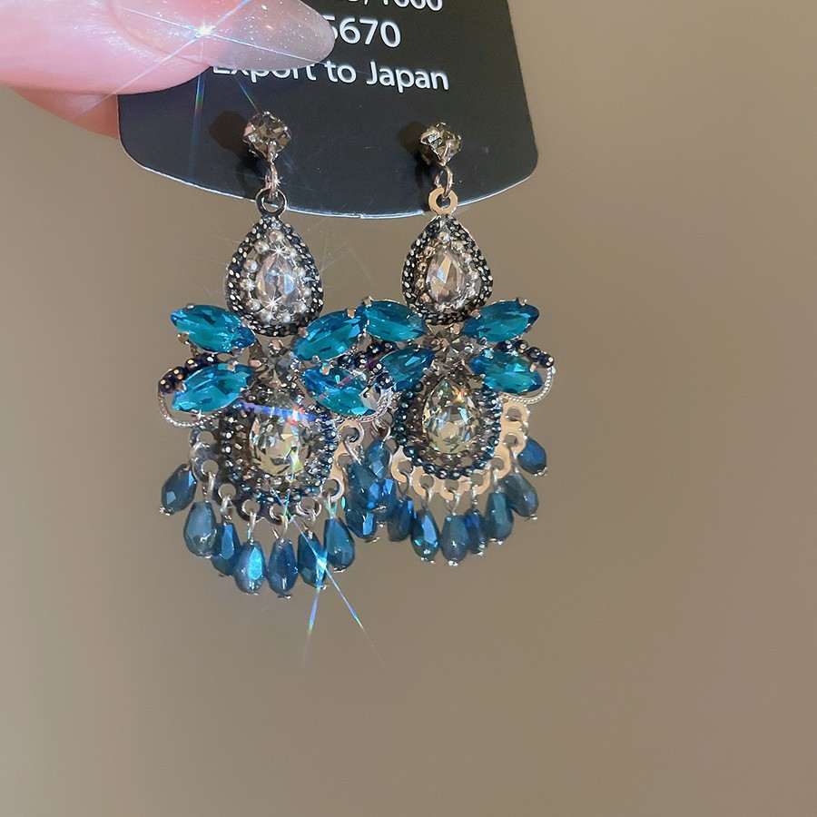 Aguja de plata con diamantes de cristal pendientes de bordilla estilo nacional pendientes de temperamento pequeño ligero lujo de alta calidad industria pesada exageración pendientes