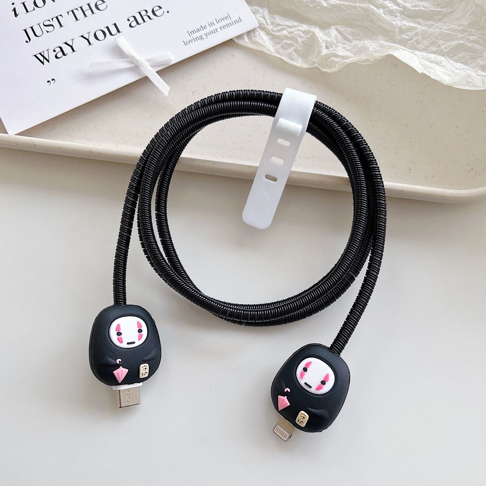 Amazon cartoon cable de datos cubierta adecuada para Apple Android cable de datos de carga rápida cuatro piezas en stock al por mayor