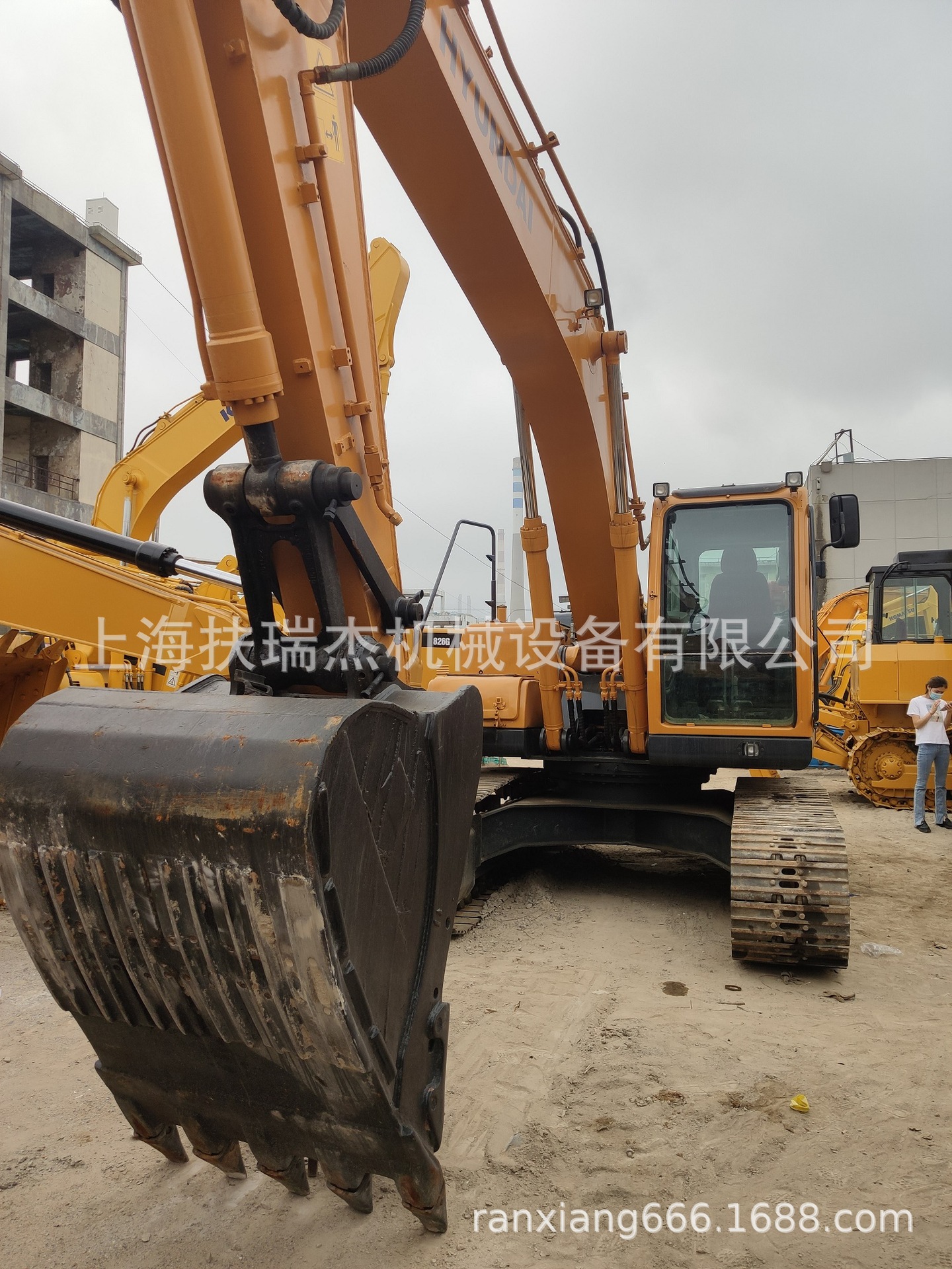 二手工程机械  上海出口现代220-9挖掘机现货