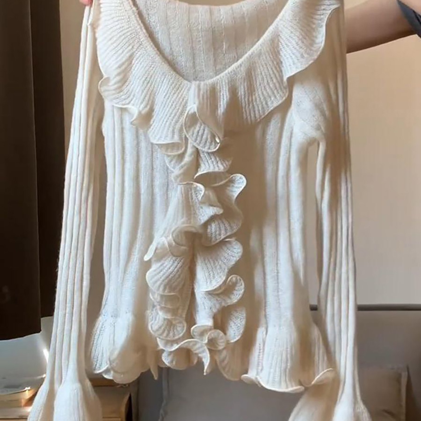 Apricot Ruffled Trumpet Long-Sleeved Knitwear for Women, Gentle Korean Style Early Autumn Wear, Slimming Knitwear, Beautiful Top